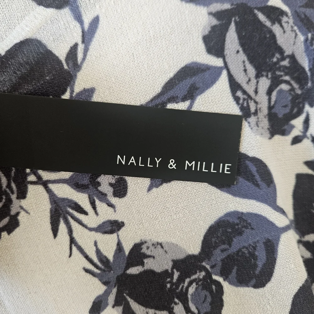 NWT Nally & Millie Floral Knit Top – Size Small NWT - Picture 9 of 12